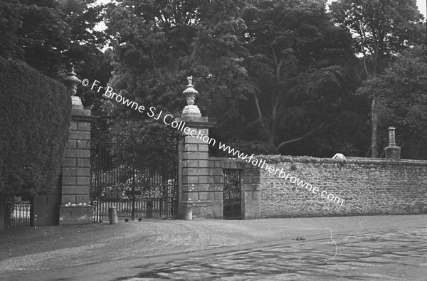 HEADFORD HOUSE  ENTRANCE GATES